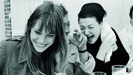 Jane Birkin, Serge Gainsbourg et Régine. "Chez Régine - Rires". Normandie, 1969. 30 x 40 cm. (ANDREW BIRKIN, COURTESY GALERIE DE L'INSTANT, PARIS)