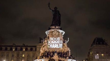 &nbsp; (Un rassemblement place de la République en hommage aux victimes des attentats de Paris © Maxppp)