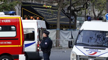 Au abords du Bataclan, un quartier bouclé et sous haute sécurité, au matin du 14 novembre 2015
 (Patrick Kovarik / AFP)