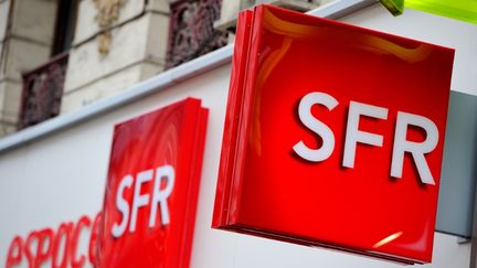 Une agence SFR, en octobre 2012 &agrave; Lille (Nord).&nbsp; (PHILIPPE HUGUEN / AFP)