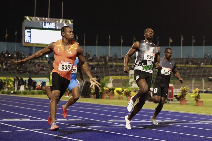 Yohan Blake domine Usain Bolt sur 100 m, le 29 juin 2012, à Kingston (Jamaïque). (GILBERT BELLAMY / REUTERS)