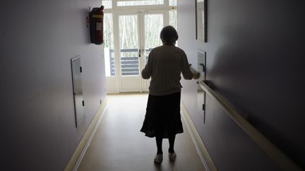 Une r&eacute;sidente de maison de retraite de Chaville (Hauts-de-Seine) a &eacute;t&eacute; expuls&eacute;e vendredi 4 janvier pour loyers impay&eacute;s. (SEBASTIEN BOZON / AFP)