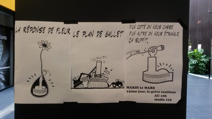 De nombreuses affiches ont fleuri sur les murs de la Maison de la Radio, en d&eacute;fiance &agrave; la direction et &agrave; la tutelle, le minist&egrave;re de la Culture et de la Communication. (F. MAGNENOU / FRANCETV INFO)