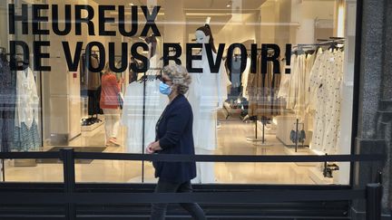 Dès la réouverture des magasins d'habillement, les consommateurs se sont précipités dans les boutiques en mai 2020&nbsp; (ARIE BOTBOL / HANS LUCAS)