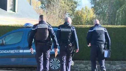 Au lendemain de la disparition inquiétante d'une joggeuse de 17 ans en Mayenne, les recherches se poursuivent. Un homme aurait également été placé en garde à vue. (FRANCE 2)