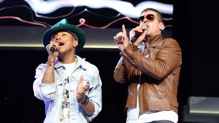 Pharrell Williams&nbsp;et Robin Thicke à Fayetteville (Etats-Unis), le 6 juin 2014. (JAMIE MCCARTHY / GETTY IMAGES NORTH AMERICA / AFP)