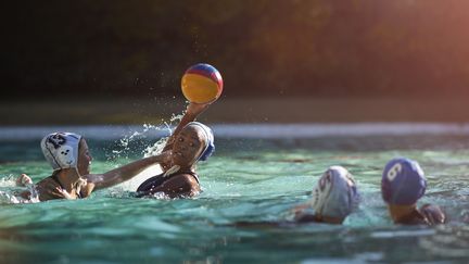 Equipe féminine de water-polo. Illustration (KLAUS VEDFELT / TAXI / GETTY IMAGES)