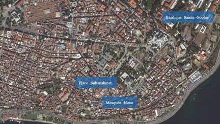 La&nbsp;&nbsp;place de Sultanahmet&nbsp;qui borde la basilique Sainte-Sophie et la mosquée bleue à istanbul (Turquie). (CARTODB / FRANCETV INFO)