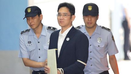 Lee Jae-yong lors de son procès à Séoul, le 25 août 2017.&nbsp; (CHUNG SUNG-JUN / AFP)