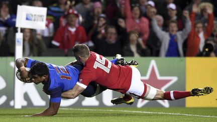 Wesley Fofana, le centre du XV de France, inscrit un essai contre le Canada, le 1er octobre 2015 &agrave; Milton Keynes (Royaume-Uni). (FRANCK FIFE / AFP)