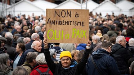 Manifestation contre l'antisémitisme sur la place du Capitole à Toulouse, le 12 novembre 2023. (LIONEL BONAVENTURE / AFP)