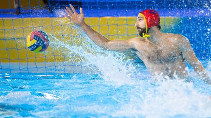 Le gardien de water-polo Hugo Fontani, lors du match Strasbourg-Cercle 93, au centre olympique aquatique de Saint-Denis, le 7 mai 2024. (ANTONIN UTZ / AFP)