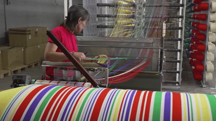 Pays basque : immersion dans un atelier qui confectionne les linges de maison (FRANCE 2)