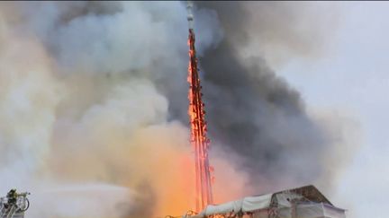 L'incendie, qui a ravagé la vieille bourse de Copenhague, au Danemark, dans la matinée du mardi 16 avril, marque déjà les habitants. L'édifice était en rénovation pour ses 400 ans.