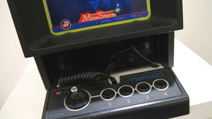 Mine Storm sur Vectrex (1982) (ELODIE DROUARD / FTVi)