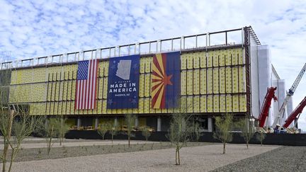 L'usine de fabrication des microprocesseurs du Taïwanais TSMC, à Phoenix en Arizona, devrait entrer en service en 2024. (KYODO / MAXPPP)