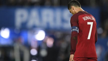 Cristiano Ronaldo, la star de l'équipe portugaise, lors du match face à l'Autriche, le 18 juin 2016 au Parc des Princes (Paris). (MARTIN BUREAU / AFP)