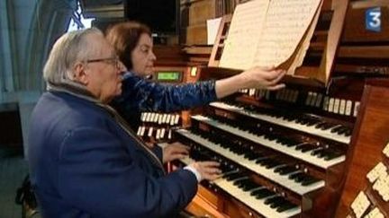 Félix Moreau aux commandes du grand orgue de la cathédrale de Nantes
 (Culturebox)