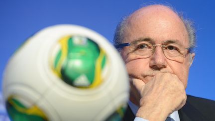 Sepp Blatter, le pr&eacute;sident d&eacute;missionnaire de la Fifa, &agrave;&nbsp;Costa do Sauipe (Br&eacute;sil), le 3 d&eacute;cembre 2013. (MARCUS BRANDT / DPA / AFP)