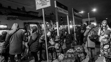 7 mars 2022. Pologne, à la gare de Przemysl, des femmes et des enfants qui ont fui la guerre en Ukraine partent vers diverses destinations en Pologne et ailleurs en Europe. La fatigue se lit sur tous les visages.&nbsp;
 (MICHAEL BUNEL / LE PICTORIUM / MAXPPP)