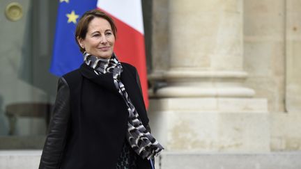 La ministre de l'Ecologie, S&eacute;gol&egrave;ne Royal, quitte le Palais de l'Elys&eacute;e &agrave; Paris, le 4 mars 2015. (ERIC FEFERBERG / AFP)