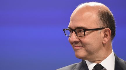 Le commissaire europ&eacute;en Pierre Moscovici assiste &agrave; une conf&eacute;rence de presse, le 4 novembre 2014, &agrave; Bruxelles (Belgique). (EMMANUEL DUNAND / AFP)