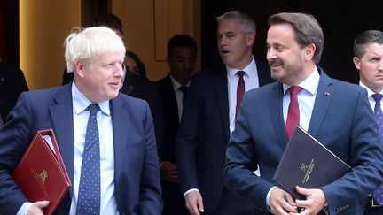 Les Premiers ministres britannique et luxembourgeois,&nbsp;Boris Johnson et Xavier Bettel, le 16 septembre 2019, à Luxembourg. (FRANCOIS WALSCHAERTS / AFP)