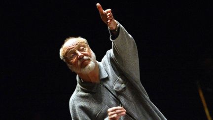 Kurt Masur en répétition à Toulouse, à la halle aux Grains, le 10 janvier 2003
 (Éric Cabanis / AFP)