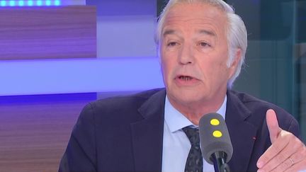 François Rebsamen, le 8 novembre 2016. (FRANCEINFO)