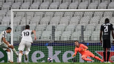 Cristiano Ronaldo, toujours lui, remet la Juventus à l'endroit face à l'OL. (MIGUEL MEDINA / AFP)