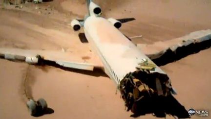 Une capture d'&eacute;cran du crash-test d'un Boeing 727 dans le d&eacute;sert&nbsp;mexicain. (ABC NEWS)