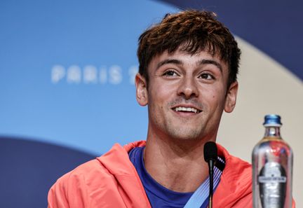 Tom Daley, en conférence de presse, le 25 juillet 2024, avant les épreuves de plongeon aux Jeux olympiques de Paris. (STEPHANE DE SAKUTIN / AFP)