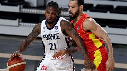 Andrew Albicy et ses coéquipiers se sont qualifiés pour l'Eurobasket 2022 (SAVO PRELEVIC / AFP)