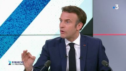 Marine Le Pen et Emmanuel Macron invités de dimanche en politique