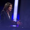 La candidate socialiste à l'élection présidentielle, Anne Hidalgo, sur le plateau du "20 heures" de France 2, le 25 janvier 2022. (JULIEN DE ROSA / AFP)