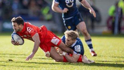 Melvyn Jaminet plaqué par un joueur des Sharks lors de la rencontre entre Sale et Toulouse, en Champions Cup, le 14 janvier 2023. (SIPA)