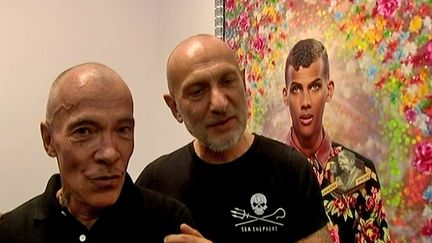 Pierre et Gilles devant le portrait de Stromae
 (France 3 / Culturebox)