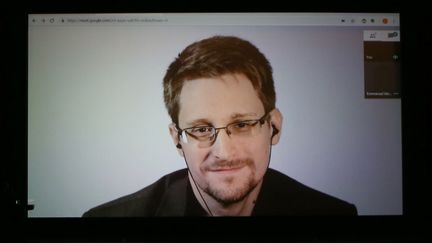 Edward Snowden lors d'une visioconférence&nbsp;en octobre 2018 à San Francisco (Etats-Unis).&nbsp; (PHILLIP FARAONE / GETTY IMAGES NORTH AMERICA)