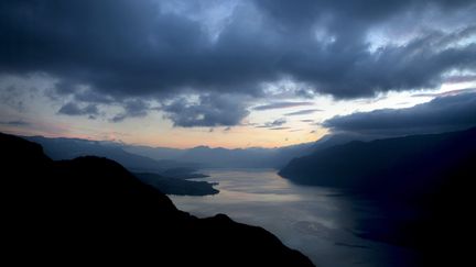 La victime a été poussée dans le vide au col de la Chambotte, sur les hauteurs du lac du Bourget. (VINCENT ISORE / MAXPPP)