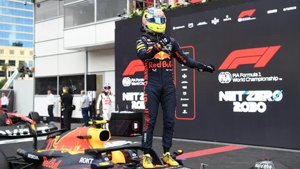 Sergio Pérez à l'arrivée du Grand Prix d'Azerbaïdjan, le 30 avril 2023. (NATALIA KOLESNIKOVA / AFP)