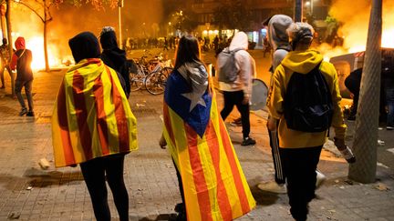 Des heurts ont éclaté en marge d'une manifestation d'indépendantistes catalans, le 16 octobre 2019, à Barcelone (Catalogne). (JEROME GILLES / NURPHOTO / AFP)