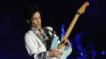 Le chanteur Prince lors d'un concert aux Etats-Unis, le 26 avril 2008.&nbsp; (MAXPPP)