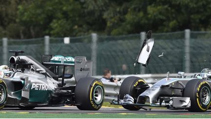 L'accrochage entre Hamilton et Rosberg à Spa (JOHN THYS / AFP)