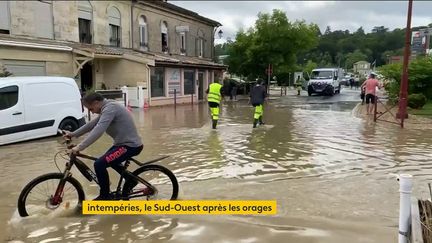 Dans une ville du Sud-Ouest ravagée par les pluies. (France 2)