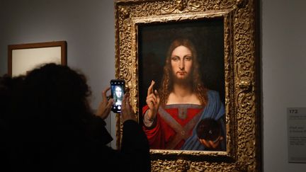 "Salvator Mundi" de Léonard de Vinci, adjugé mercredi pour 450,3 millions de dollars par Christie's à New York. (FRANCOIS GUILLOT / AFP)