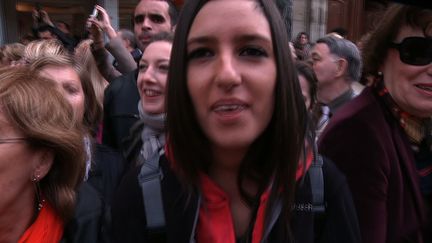 "Merci Nicolas !",dernier au-revoir des sympathisants UMP réunis devant l'Elysée. (HP)