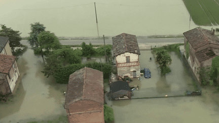 Italie : la solidarité s'organise après les inondations (FRANCE 3)