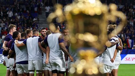 L'équipe de France, avec Charles Ollivon, capitaine des Bleus, lors du dernier match de groupe contre l'Italie, le 6 octobre 2023, à Lyon. (ANDREW FOSKER / SIPA)