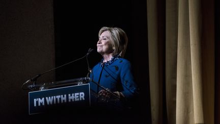 Hillary Clinton, candidate aux primaires démocrates, s'exprime lors d'une collecte de fonds à New York (Etats-Unis), le 2 mars 2016. (ANDREW RENNEISEN / GETTY IMAGES NORTH AMERICA / AFP)
