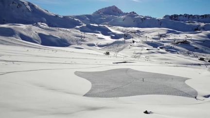 Simon Beck, l'artiste qui dessine dans la neige pour alerter sur la fragilité des montagnes (France 2)